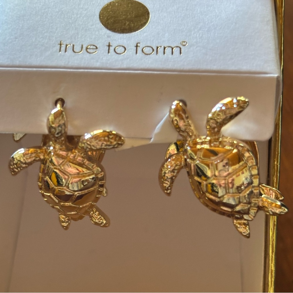 NIB True to Form Gold Turtle Earrings